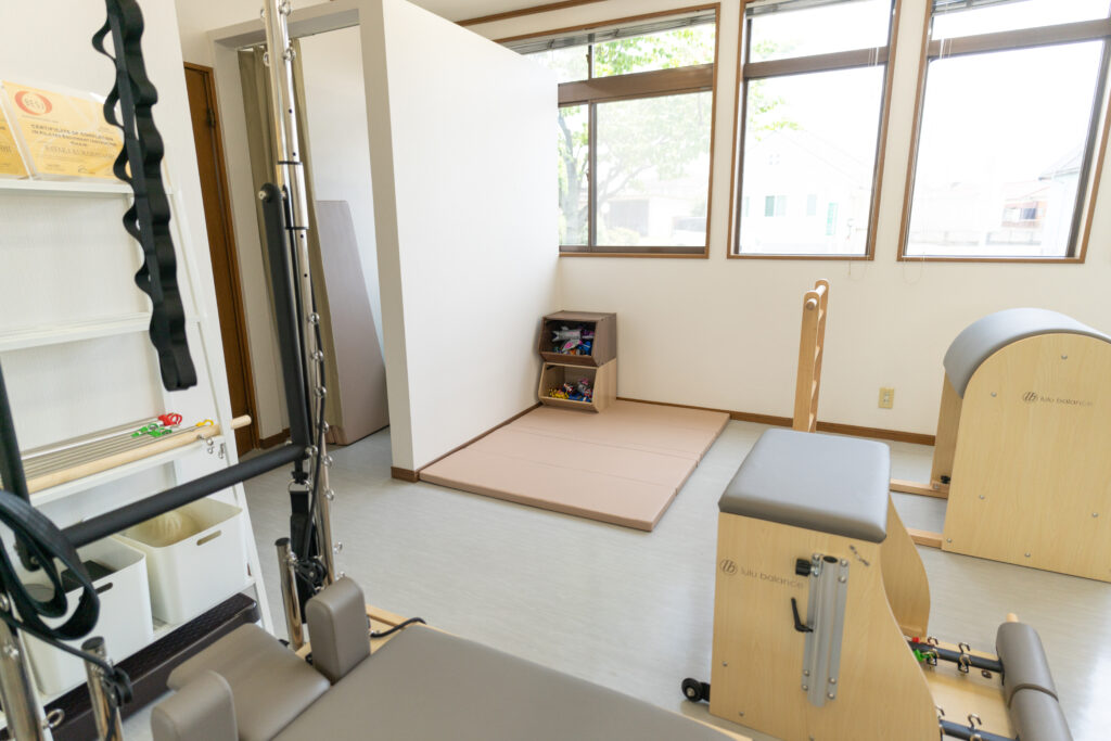 高崎市にあるピラティススタジオ内のキッズスペースの風景